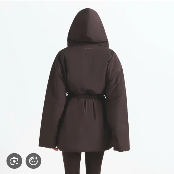 NWOT Nike x Skims Woven Nylon Wrap Coat in Phoenix Size Small - Picture 5 of 5